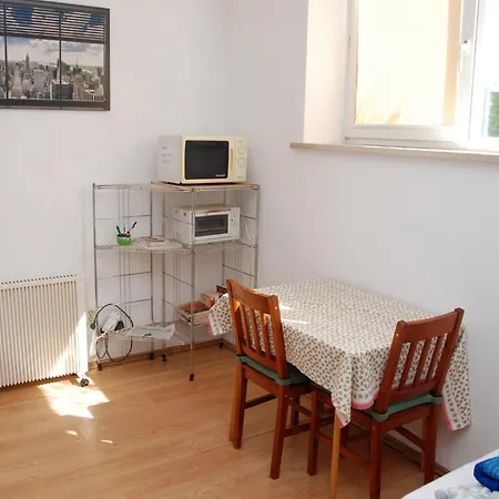 Quiet Separate In On Outskirts Near Forest 아파트 *