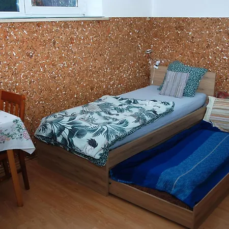 Quiet Separate In On Outskirts Near Forest Appartement