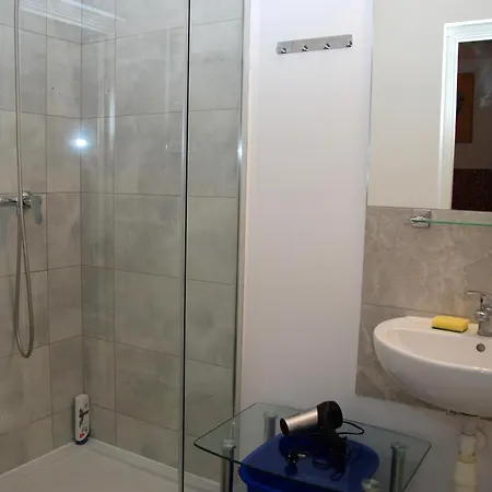 Quiet Separate In On Outskirts Near Forest Apartment *